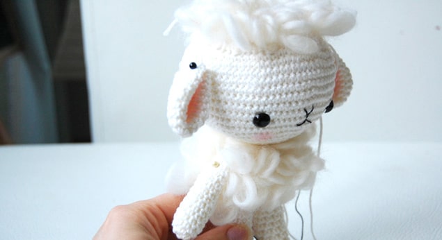 Amigurumi lamb made using crochet thrum technique