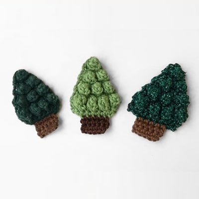 Little Christmas tree ornaments crocheted with popcorn stitch