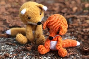 Crochet foxes made with different yarns