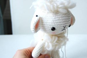 Amigurumi lamb made using crochet thrum technique